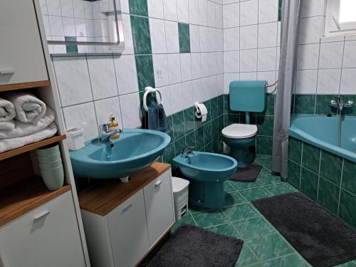 Ένα μπάνιο στο Apartmani Habibi