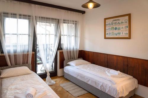 En eller flere senge i et værelse på Castle Residence Balaton