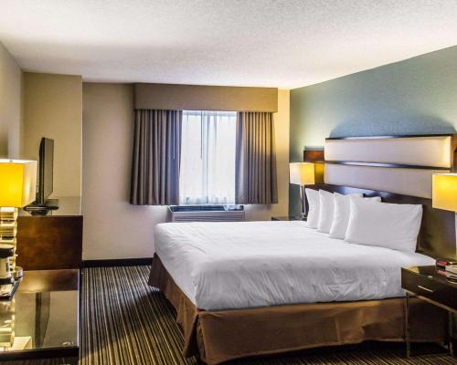 a hotel room with a large bed and a window at Quality Inn Streetsboro in Streetsboro