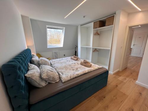 a bedroom with a bed in a room at Kurpark Oase in Bad Lippspringe