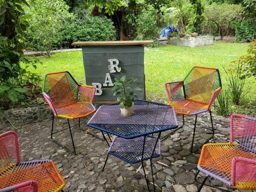 Κήπος έξω από το Glamp de Lujo Teques Granja El Sol