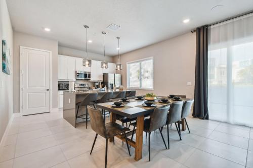 Stunning New Condo Close to Disney World photo 9
