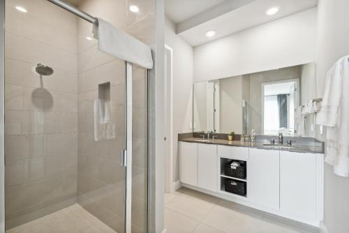 Stunning New Condo Close to Disney World photo 30