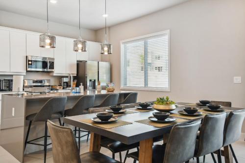 Stunning New Condo Close to Disney World photo 10