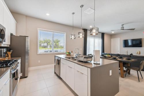 Stunning New Condo Close to Disney World photo 6
