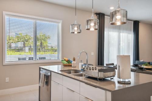 Stunning New Condo Close to Disney World photo 25
