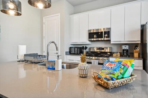 Stunning New Condo Close to Disney World photo 27
