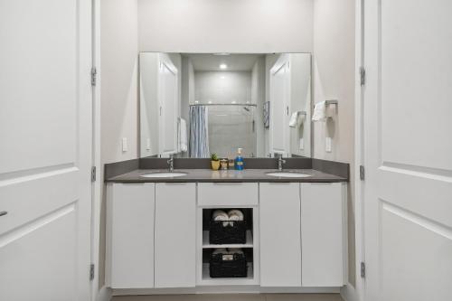 Stunning New Condo Close to Disney World photo 37