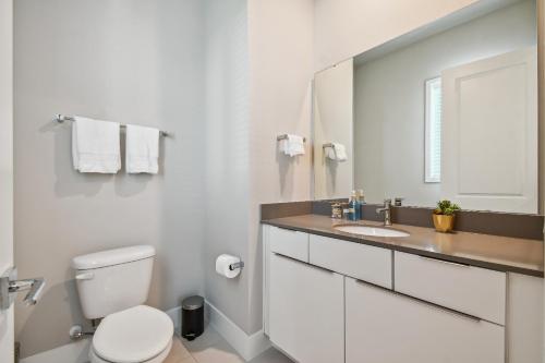 Stunning New Condo Close to Disney World photo 31