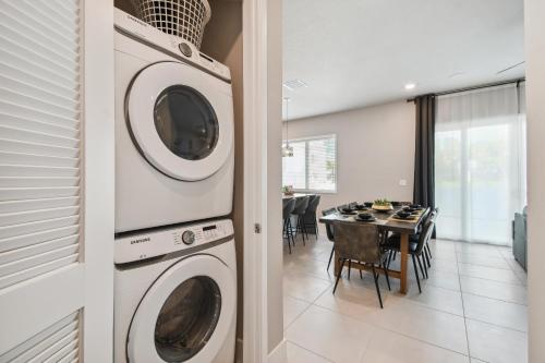 Stunning New Condo Close to Disney World photo 38