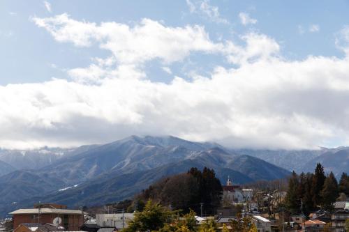 ホテルから撮影された、または一般的な山の景色