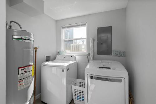 Φωτογραφία από το άλμπουμ του Stylish Haven 11 Minutes from the Richmond Airport σε Ρίτσμοντ