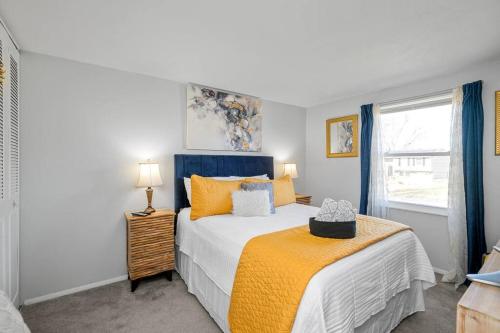 a bedroom with a large bed and a window at Stylish Haven 11 Minutes from the Richmond Airport in Richmond
