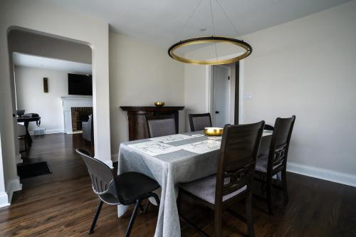 Gallery image of Charming Modern Home! in Elmhurst