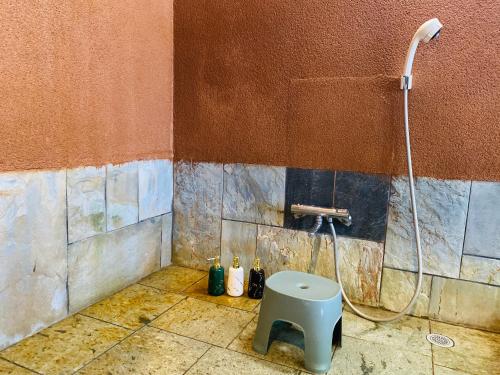 a bathroom with a shower and a toilet at 箱根 邂逅 ログハウス 森林浴とBbqが楽しめる in Ashinoyu