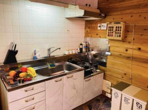 a kitchen with a sink and a counter top at 準天然光明石溫泉キャビン アウトドアBbQタイム 映画の夜 邂逅 in Ashinoyu