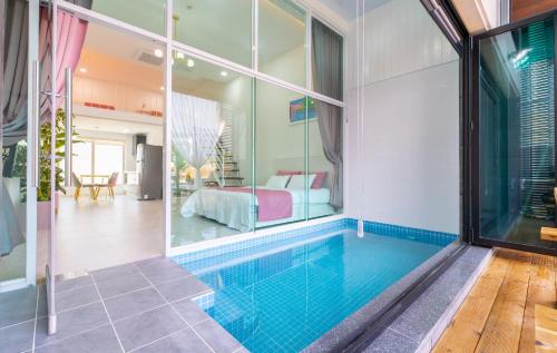 Patio Pool Villaの敷地内または近くにあるプール
