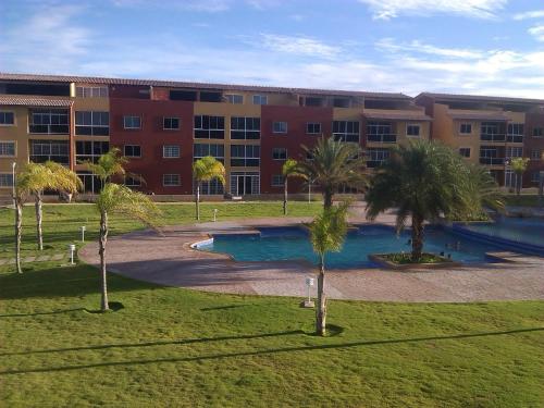 a courtyard with palm trees in front of a building at Villa La Blanquilla in Pampatar