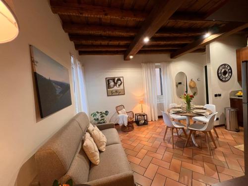 a living room with a couch and a table at CASA DI MILO in Cernobbio