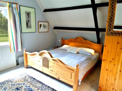 Katil atau katil-katil dalam bilik di Fee 5 pers Modern holiday home with sauna and fenced garden