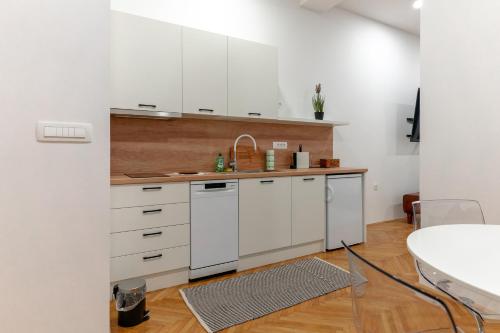 Η κουζίνα ή μικρή κουζίνα στο Villa Sofija