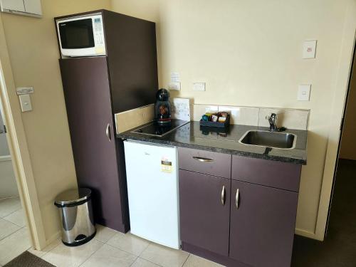Kuchyň nebo kuchyňský kout v ubytování B-Ks Premier Motel Palmerston North