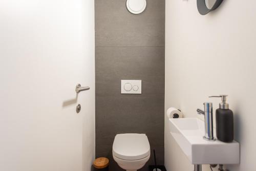 Ein Badezimmer in der Unterkunft NEW - De sheeper - 10Personen - 5slaapkamers - Sauna - Jacuzzi