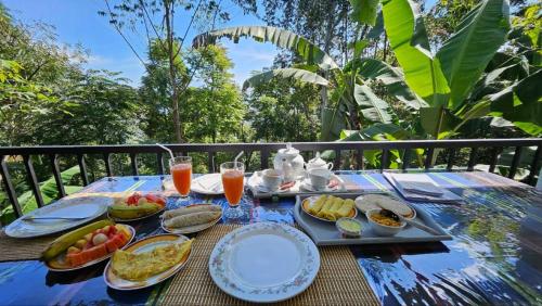 Еда / где поесть недалеко от варианта проживания в семье