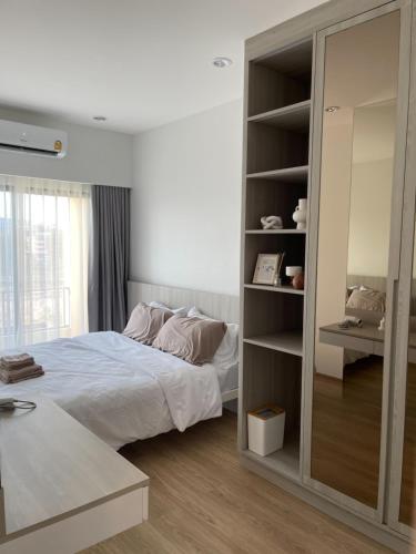a bedroom with a bed and a large mirror at New Townhouse @Central Rayong in Rayong