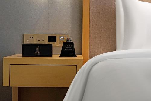 宜致酒店-体育西路地铁站店 Yizhi Hotel the Pearl River New Town Tiyu West Road Subway Stationにあるベッド