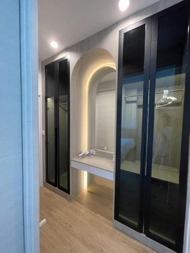 a bathroom with a sink and a mirror at New Townhouse @Central Rayong in Rayong