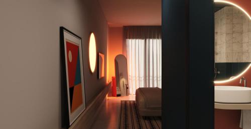 een kamer met een badkamer met een wastafel en een spiegel bij Onix Fira in Barcelona