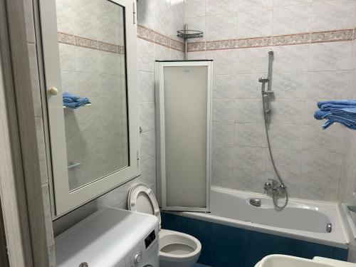 a bathroom with a toilet and a tub and a sink at Alloggio Turistico Casa Mafalda in Rome