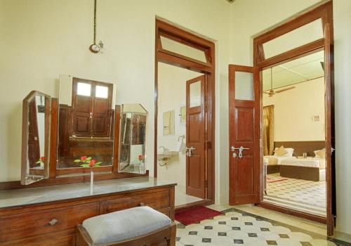 Kylpyhuone majoituspaikassa Vijay Vilas Heritage Resort