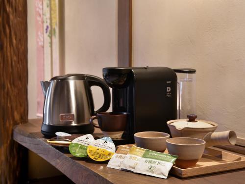 渓谷に佇む隠れ宿 峡泉にあるコーヒーまたはお茶