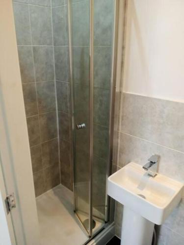 a bathroom with a shower and a sink at Ensuite Double-bed (E4) close to Burnley city ctr. in Burnley