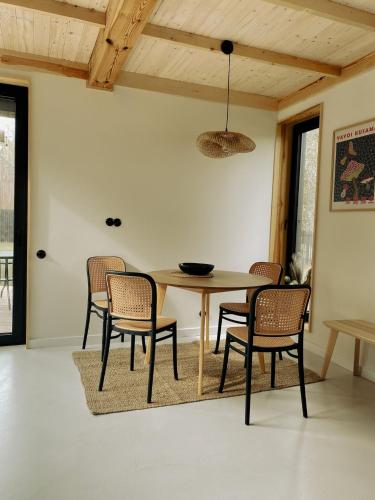 a dining room with a table and chairs at Sankakkei 2 - Lewy Brzeg Narwi in Burlaki