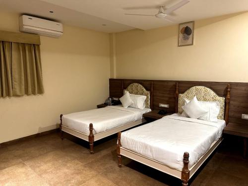 Gallery image of Hotel Yashraj Paradise in Akolia