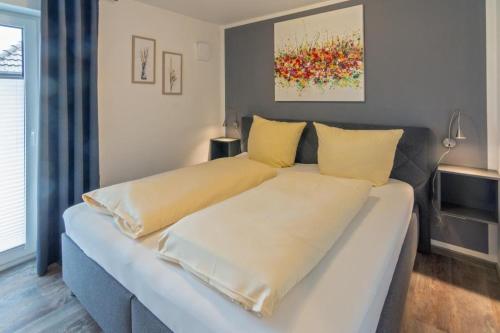 Postel nebo postele na pokoji v ubytování Traum-Wohnung-4-mit-Balkon