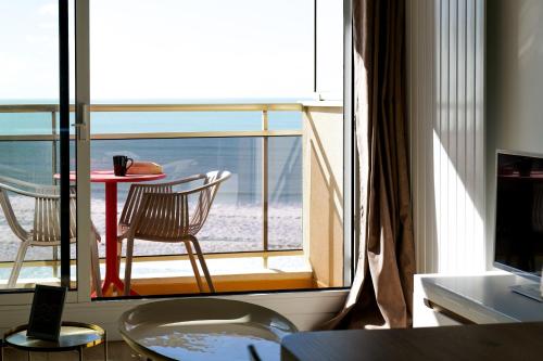 Appartement refait à neuf - Superbe vue Grande Plage des Sables - 2 pers