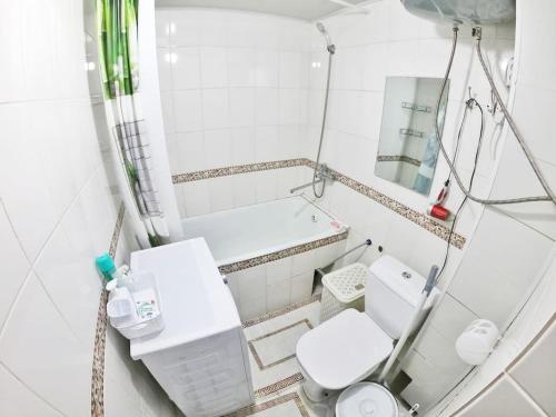A bathroom at Уютная квартира, тихий район,красивый вид из окон