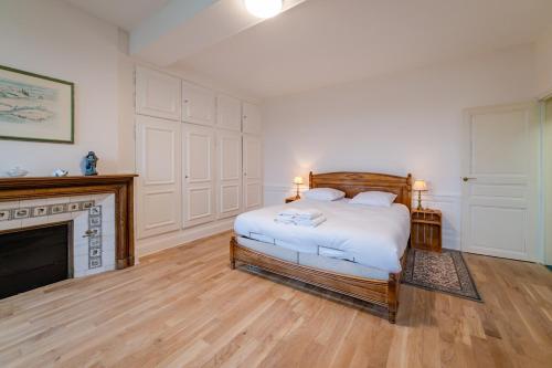 Tempat tidur dalam kamar di Home - Michelet - Séjour à Auxerre
