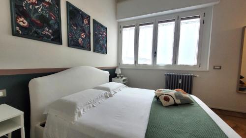 A bed or beds in a room at La Milanese, Appartamento Moderno con Balcone - Metro Isola a 2 min