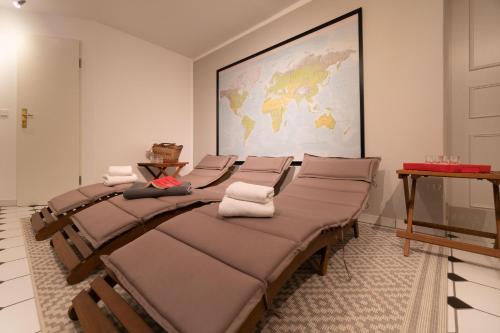 a group of beds in a room with a map at Holsteinhof in Nieblum