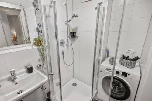 Koupelna v ubytování ma suite - cozy apartment 2P - best location - private Parking