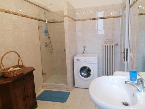 a bathroom with a washing machine and a sink at Old Florence 1930 in Florence