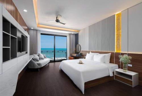 a hotel room with a bed and a view of the ocean at Hoang Yen Boutique Hotel in Dien Ban