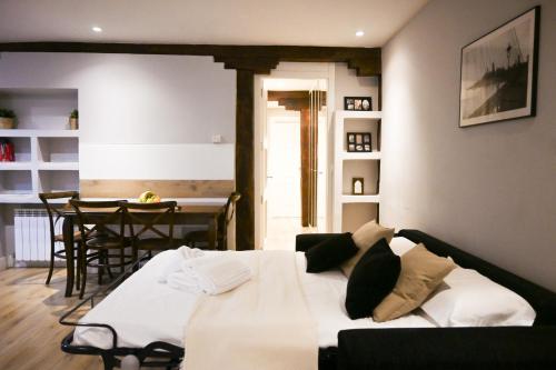 Voodi või voodid majutusasutuse For You Rentals Apartment Madrid Cava Baja-La Latina CAB36 toas