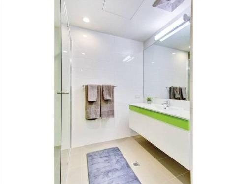a bathroom with a sink and a mirror at Tao - Light of Rowlands 黑桃睡梦馆 - 罗兰之光 in Adelaide