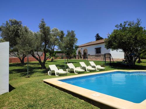 Bazén v ubytovaní Casa Rural El Laurel con piscina privada alebo v jeho blízkosti